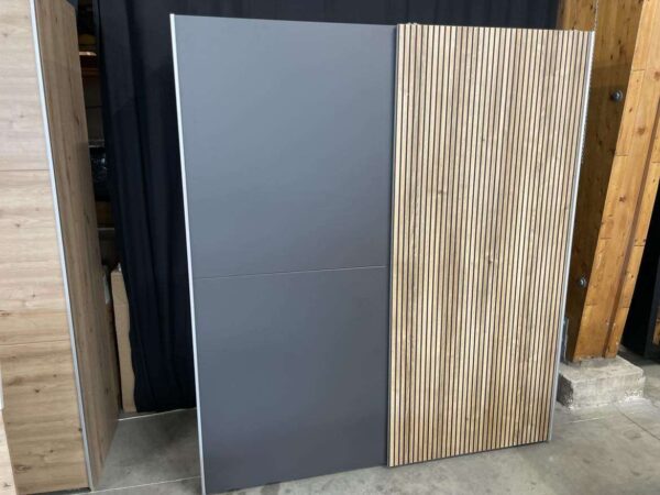 ARMOIRE BERNO 2 PTES COULISSANTES COLORIS GRAPHITE / CHENE ANNEXE MEUBLE & DECO