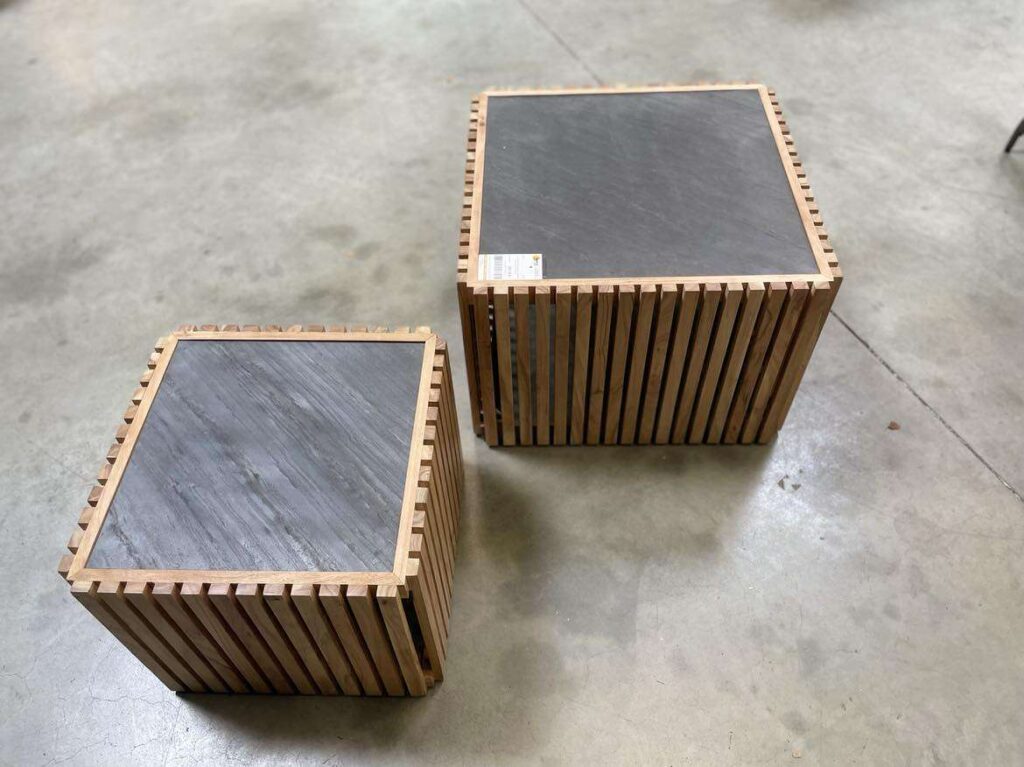 LOT DE 2 TABLES BASSES CARRÉES ACACIA DESSUS ARDOISE