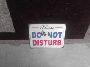 PLAQUE METAL PM PLEASE DO NOT DISTURB ANNEXE MEUBLE & DECO