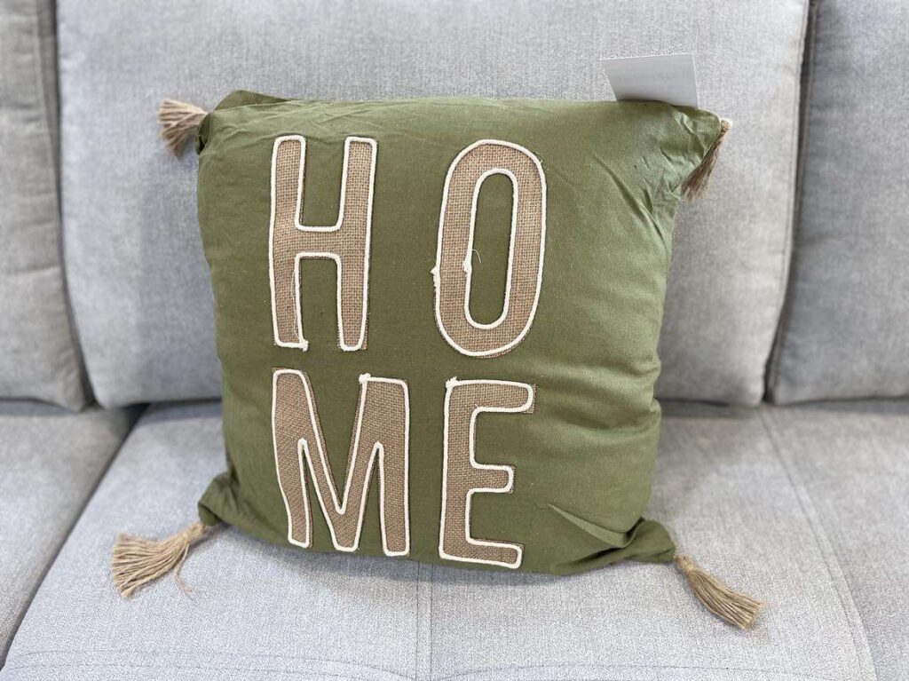 COUSSIN COTON 45X45CM COLORIS VERT KAKI - INSCRIPTION HOME