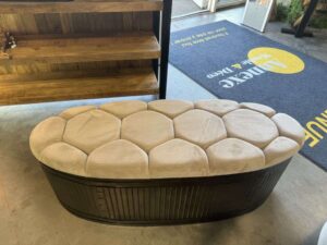 BANQUETTE/POUF CONTOUR MÉTAL - ALVÉOLES COLORIS BEIGE - DESTOCKAGE