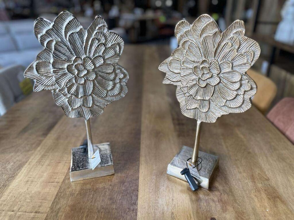 DÉCORATION SUR PIED MÉTAL FLEUR H.38CM - DIFF. COLORIS - DESTOCKAGE