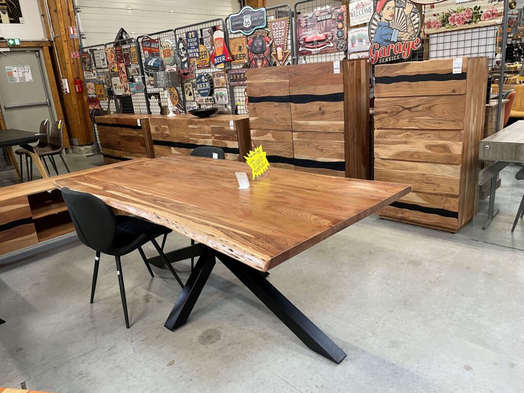 TABLE DE SALLE À MANGER ACACIA MASSIF 260CM - PIED ARAIGNÉE MÉTAL NOIR