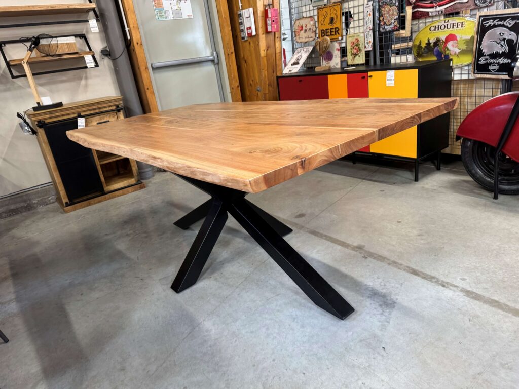 TABLE DE SALLE À MANGER ACACIA MASSIF 180CM - PIED ARAIGNÉE MÉTAL NOIR