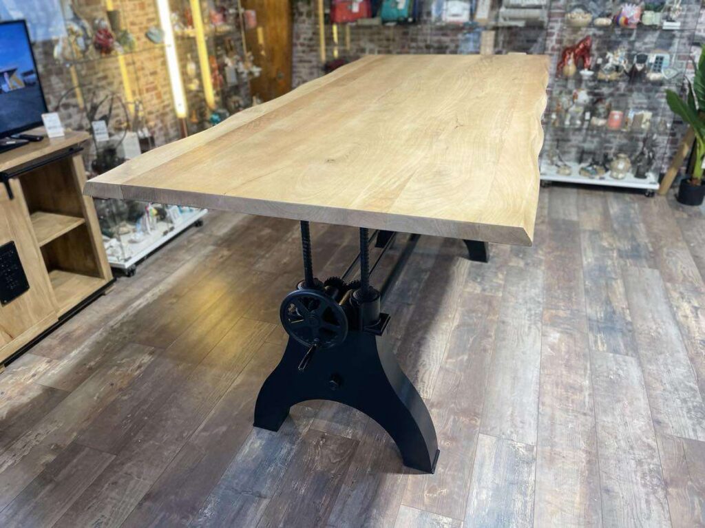 TABLE RÉGLABLE EN HAUT. PIED MÉTAL NOIR -  PLATEAU MANGUIER - L.220CM