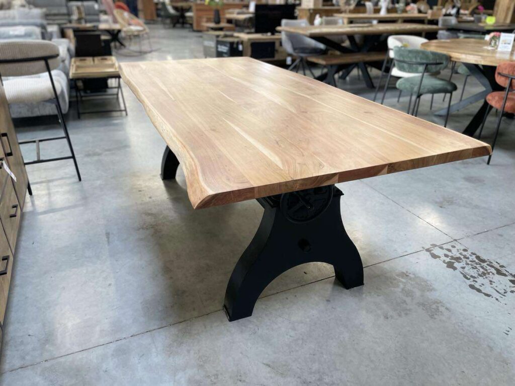 TABLE RÉGLABLE EN HAUT. PIED MÉTAL NOIR -  PLATEAU ACACIA - L.220CM