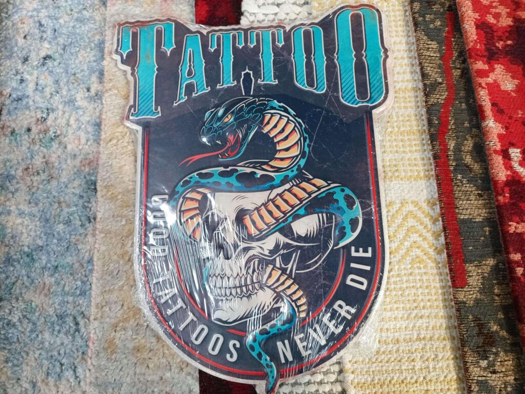 PLAQUE METAL TATTOO SERPENT 45 X 34CM