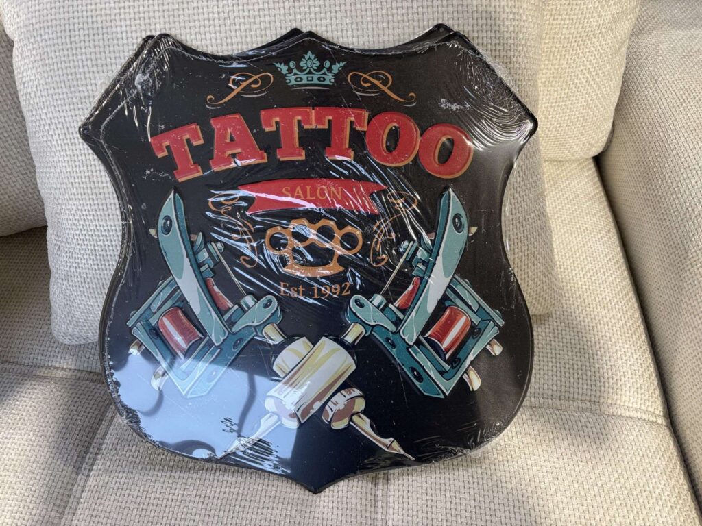 PLAQUE METAL TATTOO SALON 42X40CM