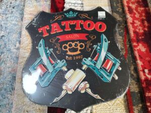 PLAQUE METAL TATTOO SALON 42X40CM