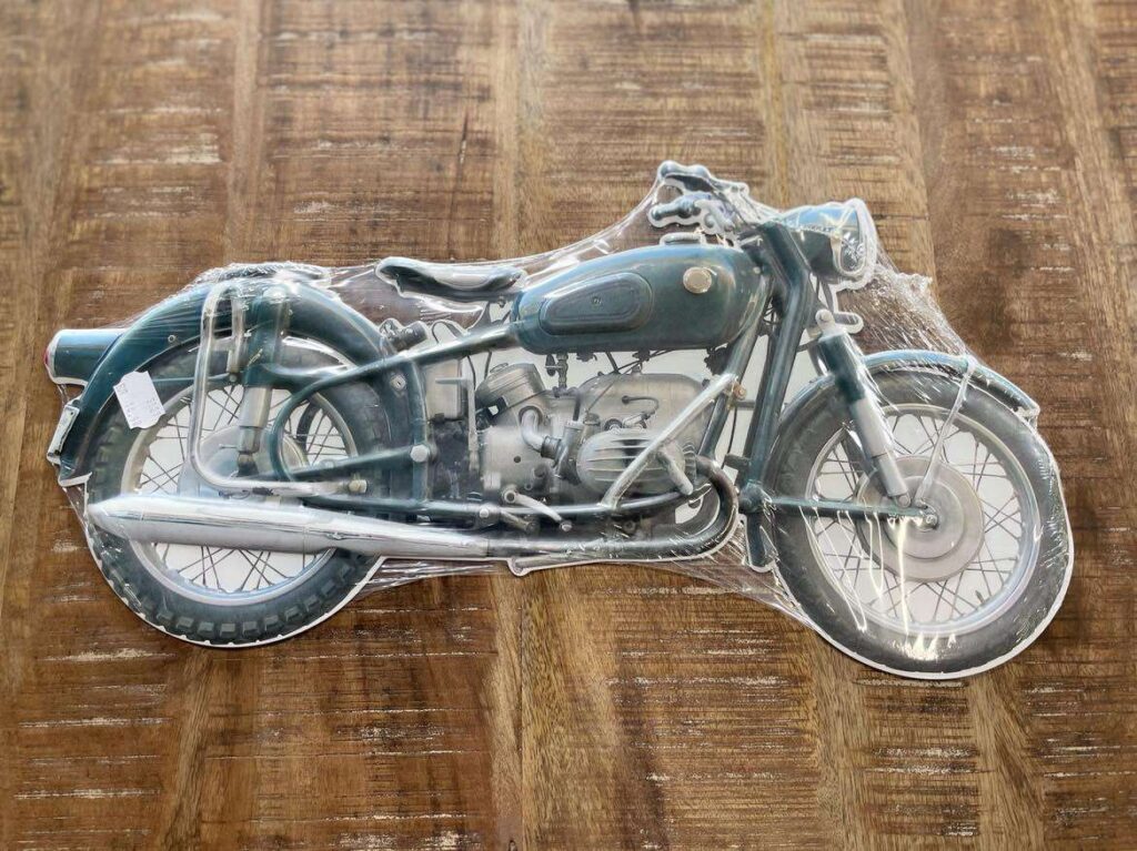 PLAQUE METAL MOTO LONG.55CM
