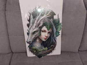 PLAQUE METAL FEMME AVEC DRAGON VERT