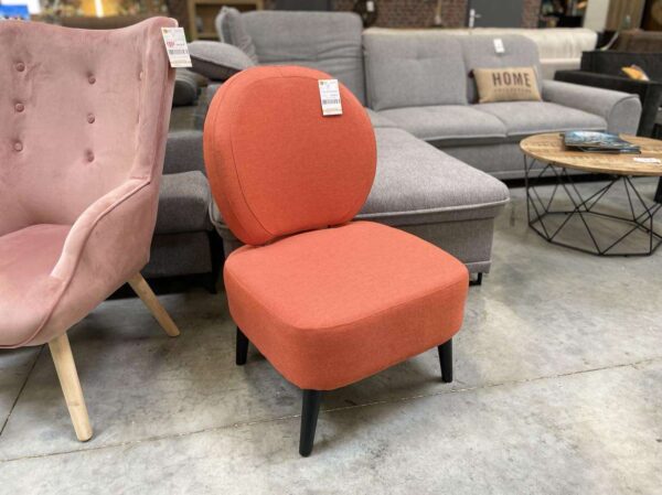 FAUTEUIL – LISSEUSE COLORIS CORAIL – PIEDS NOIRS – DESTOCK EXPO ANNEXE MEUBLE & DECO