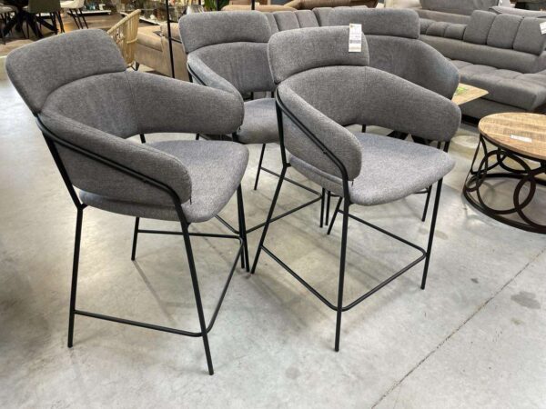 LOT DE 4 FAUTEUILS DE BAR GRIS – H. ASSISE 65CM – DESTOCK EXPO ANNEXE MEUBLE & DECO