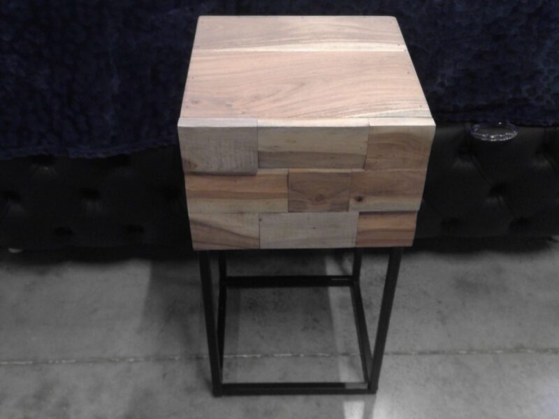 TABLE DE CHEVET EN ACACIA MASSIF - PIEDS MÉTAL NOIR