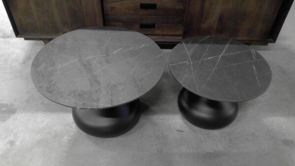 LOT DE 2 TABLES BASSES GOUTE NOIR DESSUS COLORIS MARBRE NOIR