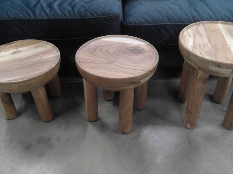 LOT DE 3 TABLES BASSES EN ACACIA MASSIF