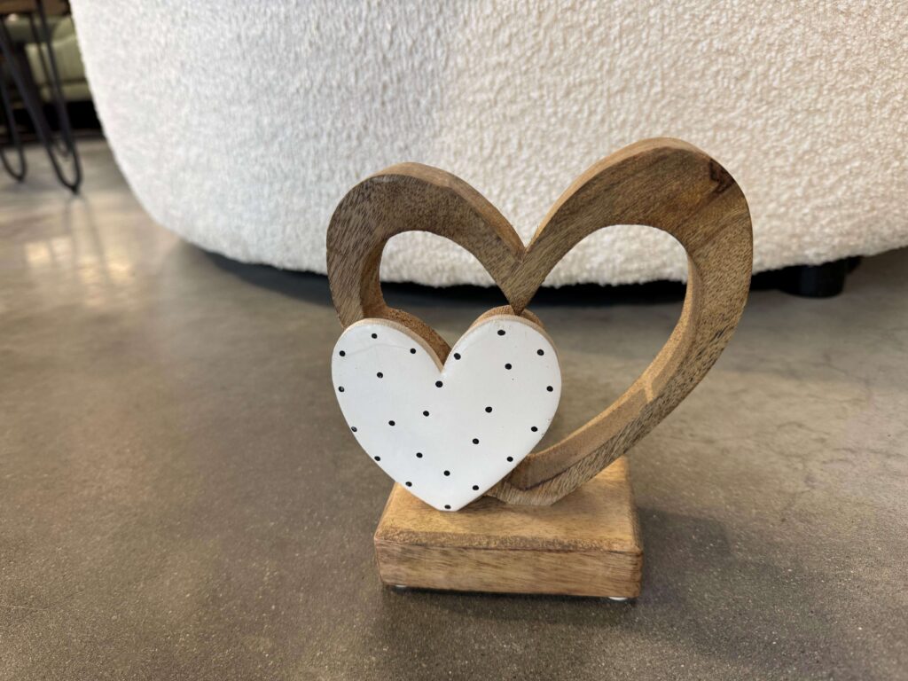 COEURS EN BOIS BLANC À POIS H.16CM