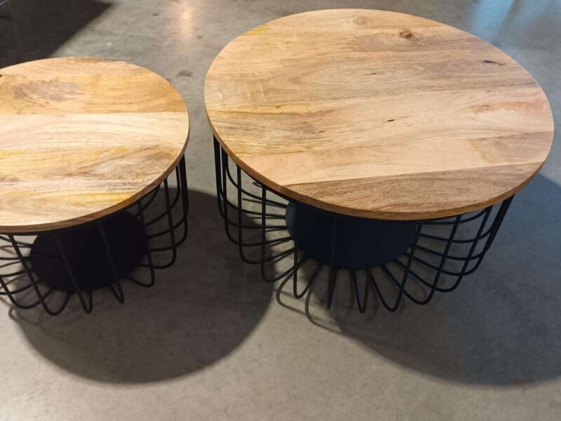 LOT DE 2 TABLES BASSES MÉTAL AJOURÉ - DESSUS MANGUIER MASSIF