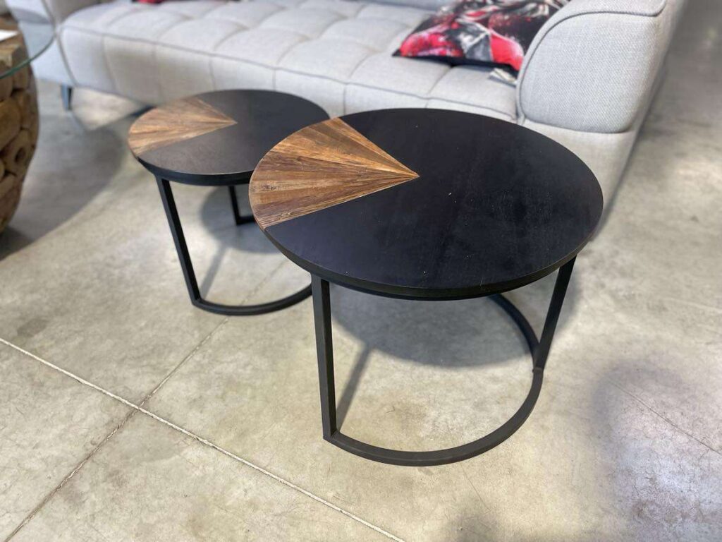 LOT DE 2 TABLES BASSES COLORIS NOIR ET BOIS TECK