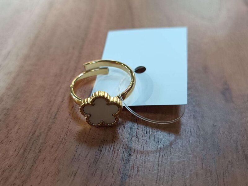 BAGUE ACIER INOXYDABLE DORÉ - FLEUR BLANCHE