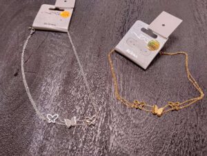 COLLIER PAPILLONS ACIER INOXYABLE DORÉ OU ARGENTÉ ANNEXE MEUBLE DECO