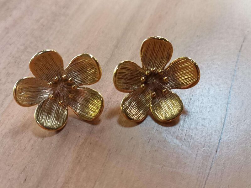 BOUCLES D'OREILLES FLEURS ACIER INOXYDABLE DORÉ