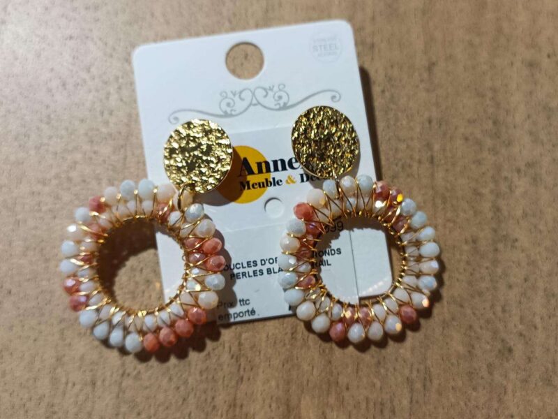 BOUCLES D'OREILLES RONDS PERLES BLANC/ CORAIL