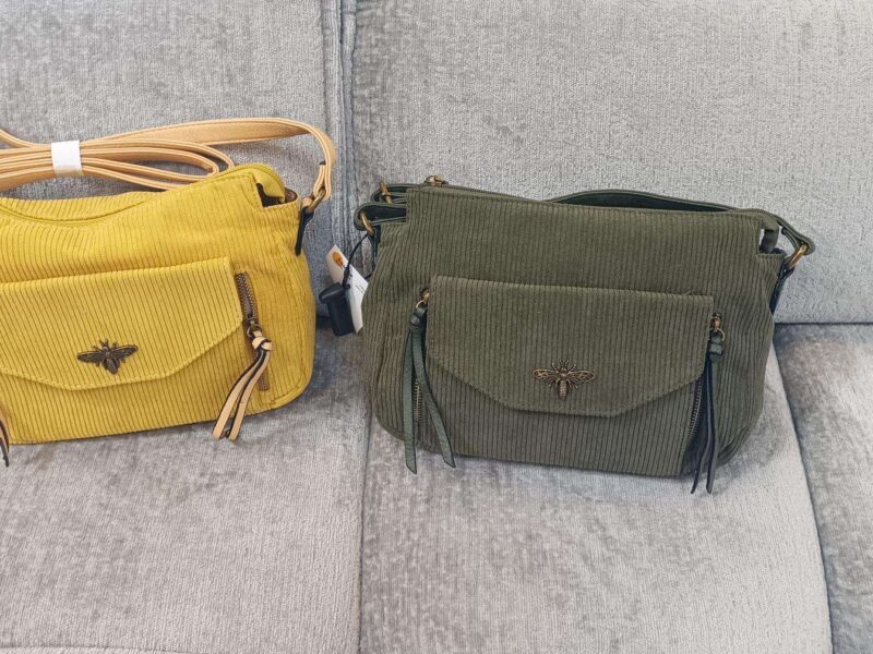 SAC A MAIN VELOURS CÔTELÉ BANDOULIÈRE DÉTAIL ABEILLE KAKI OU JAUNE