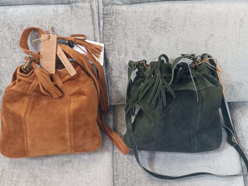 SAC BANDOULIÈRE STYLE SEAU CUIR RETOURNÉ COLORIS CAMEL OU KAKI