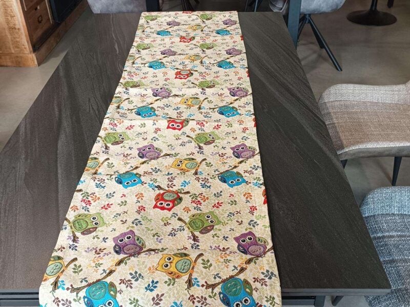 CHEMIN DE TABLE MOTIFS HIBOUX COLORÉS 45X180CM