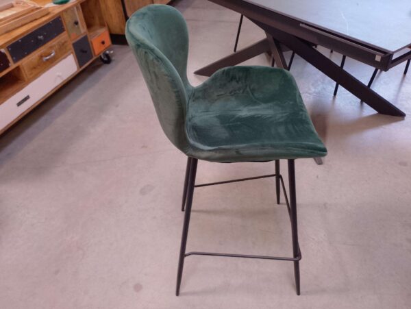 TABOURET DE BAR EN VELOURS VERT - PIEDS MÉTAL NOIR - DESTOCK – Image 3