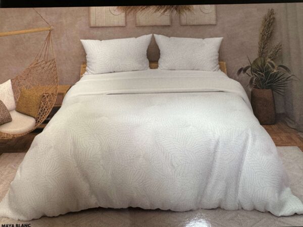 PARURE DE LIT MAYA  (HOUSSE DE C. 220X240CM + 2 TAIES D'O.) BLANC – Image 3