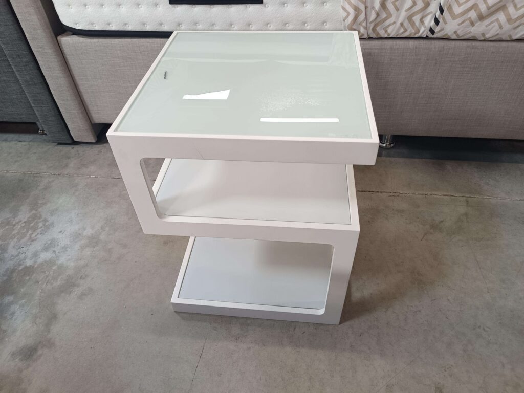 CHEVET/BOUT DE CANAPÉ COLORIS BLANC DESSUS VERRE - DESTOCK EXPO