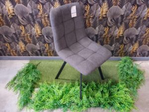 CHAISE CHILI COLORIS NOIR – PIEDS MÉTAL NOIR ANNEXE MEUBLE DECO