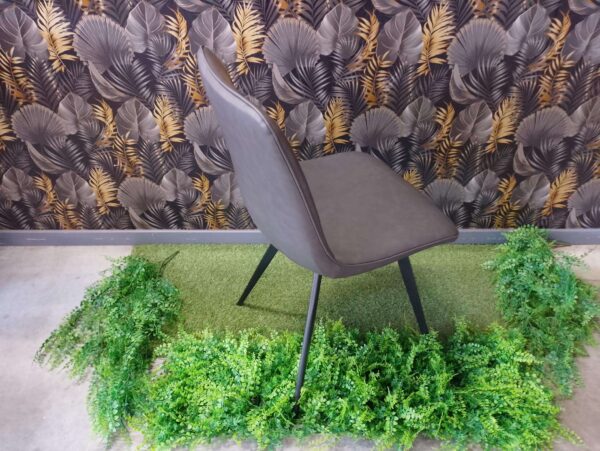 CHAISE DINA SIMILI CUIR  COLORIS GRIS FONCÉ - PIEDS MÉTAL NOIR – Image 2