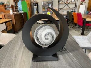 LAMPE MODERNE BOULE COLORIS NOIR – BLANC – GRIS ANNEXE MEUBLE DECO