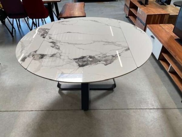 TABLE CÉRAMIQUE BLANCHE 2 ALLONGES PIVOT. - DESTOCK EXPO – Image 2