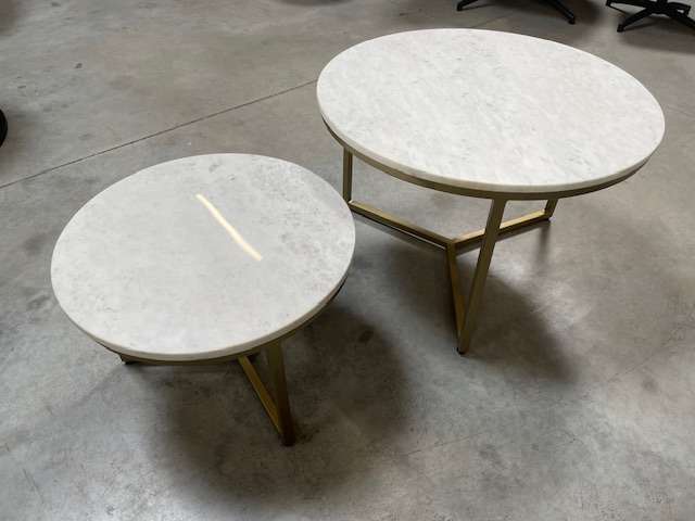 LOT DE 2 TABLES GIG. PIEDS DORÉS - DESSUS MARBRE BLANC - DESTOCK EXPO