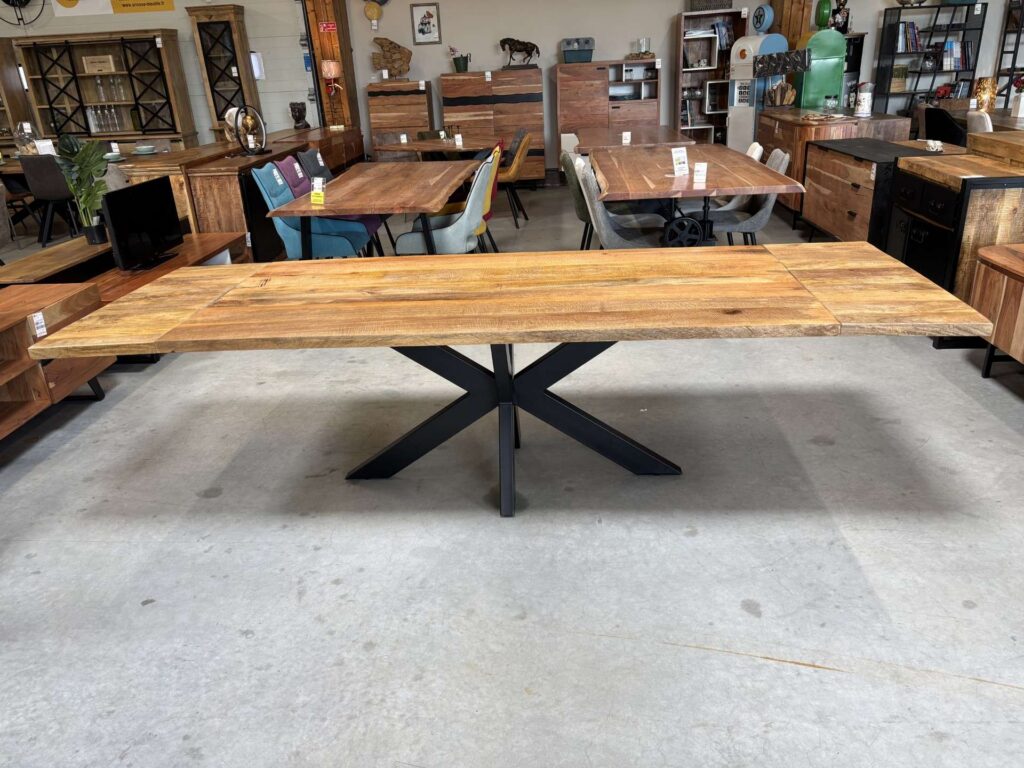TABLE EN MANGUIER MASSIF 200CM + 2 ALL. DE 40CM - PIED ARAIGNÉ MÉTAL N