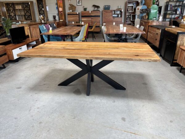 TABLE EN MANGUIER MASSIF 200CM + 2 ALL. DE 40CM - PIED ARAIGNÉ MÉTAL N – Image 3
