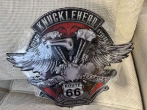 PLAQUE MÉTAL KNUCKLEHEAD 40X35CM