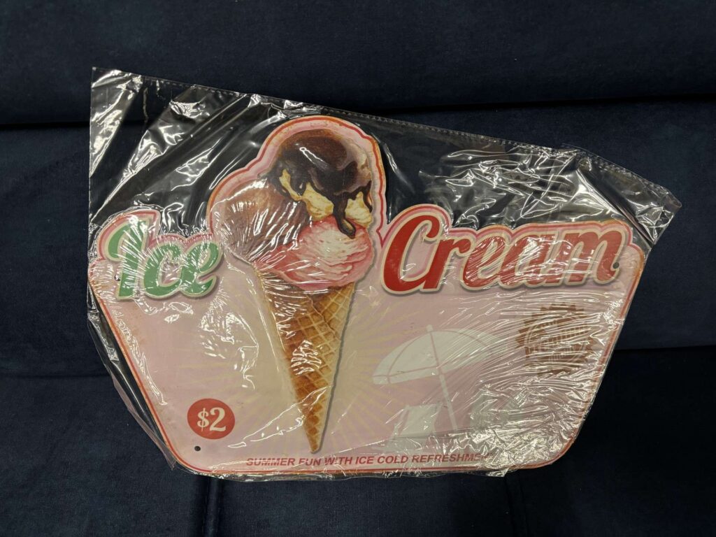 PLAQUE MÉTAL RELIEF  - ICE CREAM 28X40CM