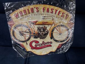 PLAQUE MÉTAL RELIEF - CYCLONE 36X30CM