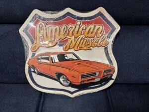 PLAQUE MÉTAL RELIEF - VOITURE ORANGE 30X30CM