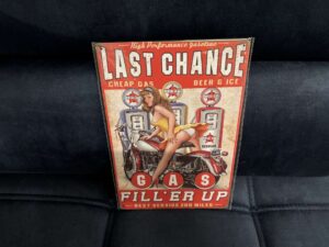 PLAQUE MÉTAL 20X30CM - LAST CHANCE PIN UP