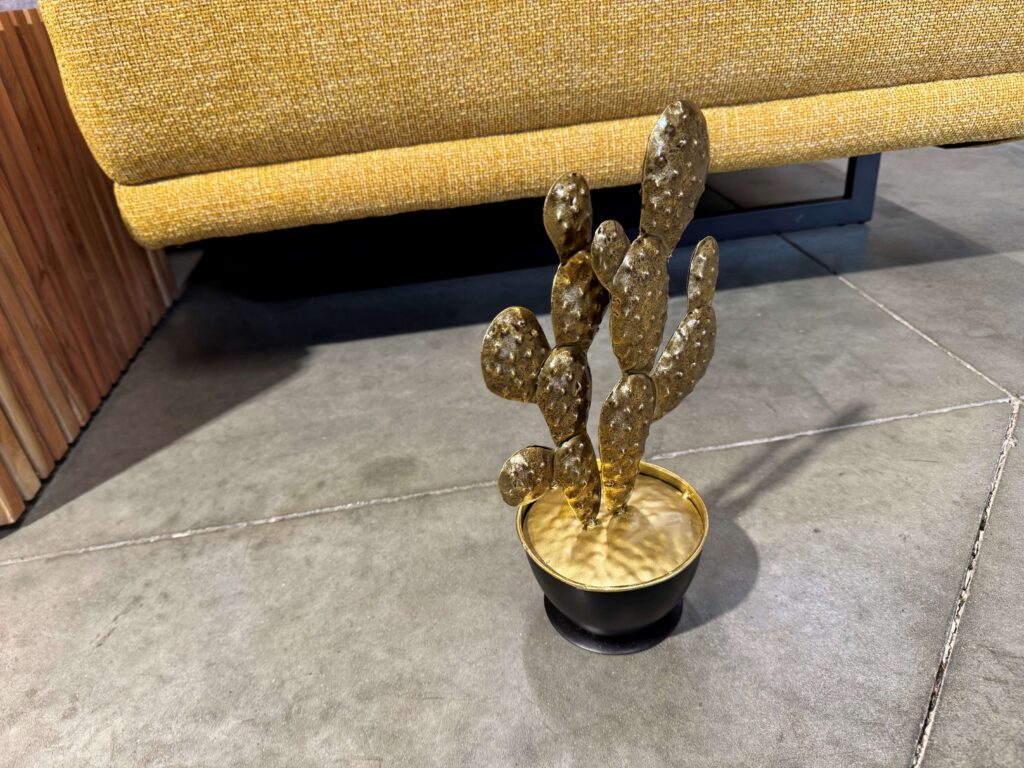 PLANTE DÉCO CACTUS MÉTAL DORÉ ET NOIR H.34.5CM - DESTOCK