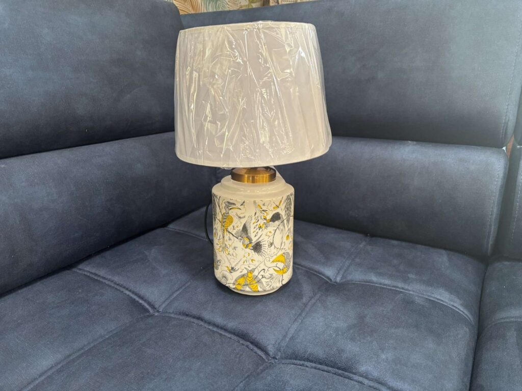 LAMPE À POSER PORCELAINE MOTIFS OISEAUX - BLANC / NOIR / JAUNE H.42CM