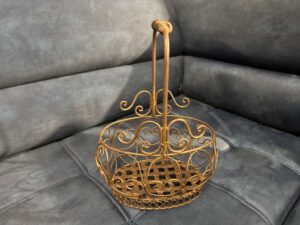 PANIER OVALE EN METAL MARRON MM