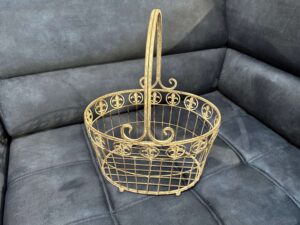 PANIER OVALE EN METAL FLEURS DE LYS GM - BLANC PATINÉ