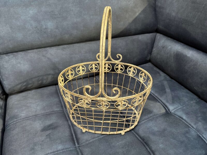 PANIER OVALE EN METAL FLEURS DE LYS GM - BLANC PATINÉ